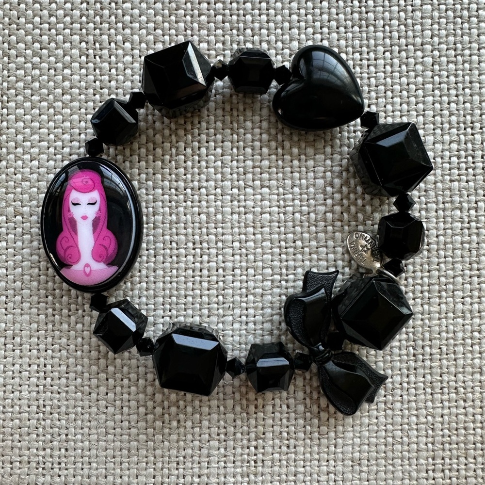 Tarina Tarantino Resin Bead Stretch Cameo Heart Bow Bracelet